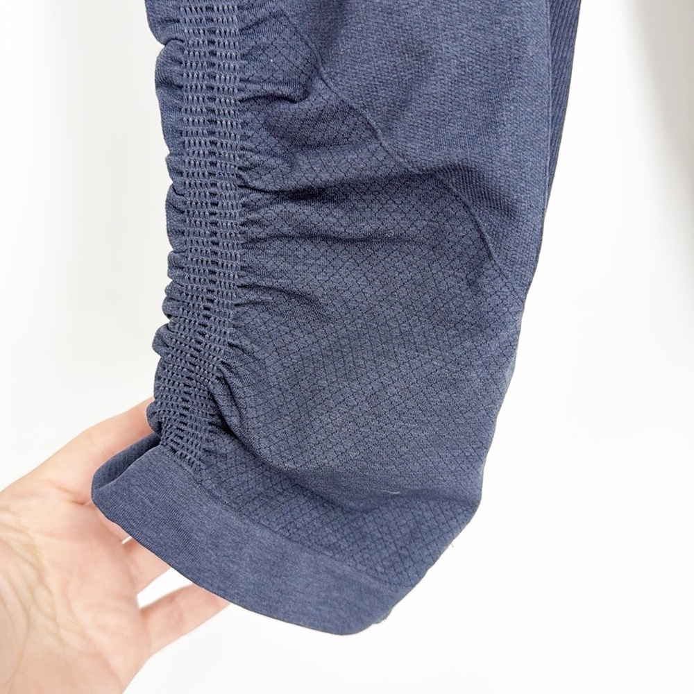 Lululemon In The Flow Crop navy Blue size 8 - Picture 4 of 9